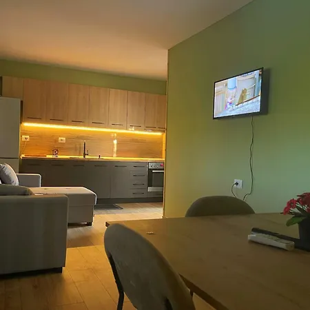 Lodge Evergreen Escape In Μπεράτ